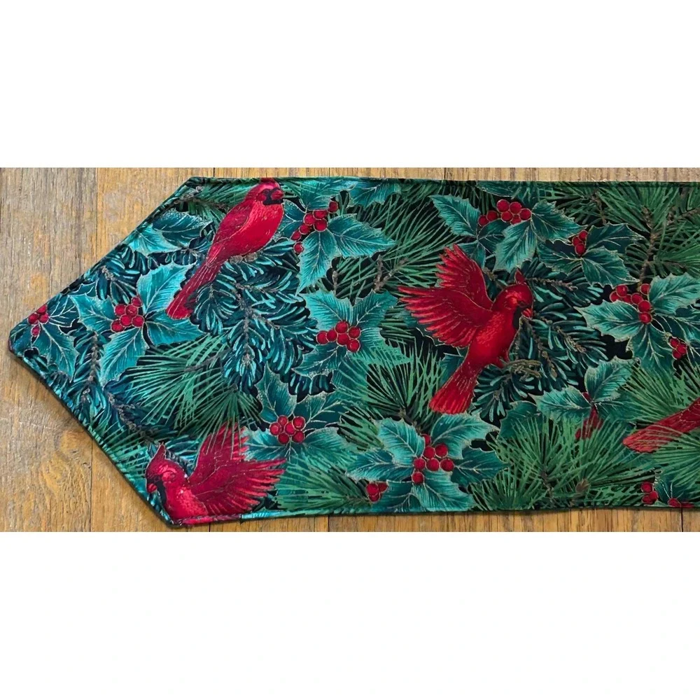 Christmas‎ Cardinal Table Runner 38